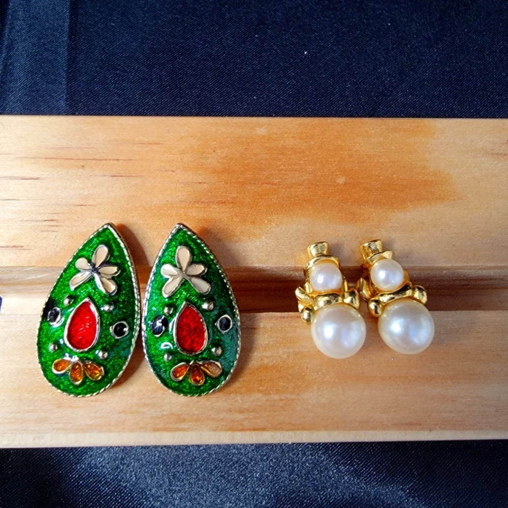 1990s Avon Christmas Earrings